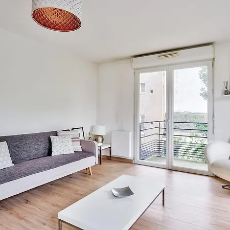 Spacious With Balcony **nantes** דירה