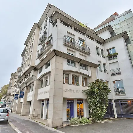 Spacious With Balcony **nantes** דירה *
